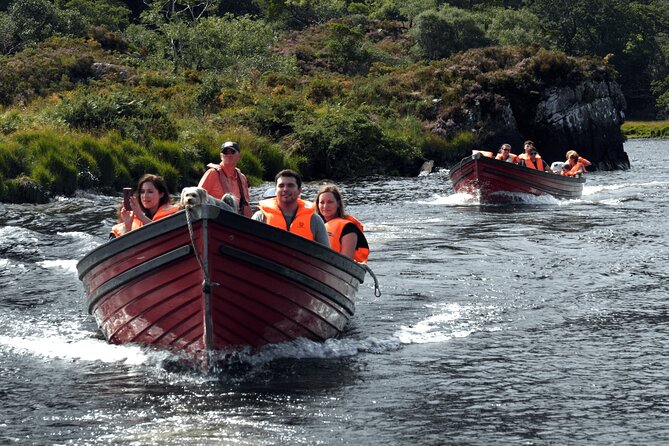 Bus & Boat Tour - Stop 1: Gap of Dunloe on foot (or by jaunting cart)