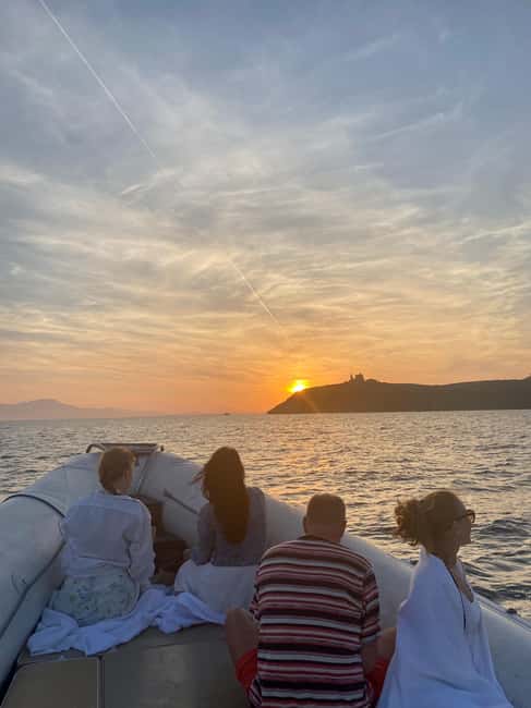 Cagliari: Sunset Boat Tour with Aperitif and Prosecco - Speedboat segments and overall calm: what the ride feels like