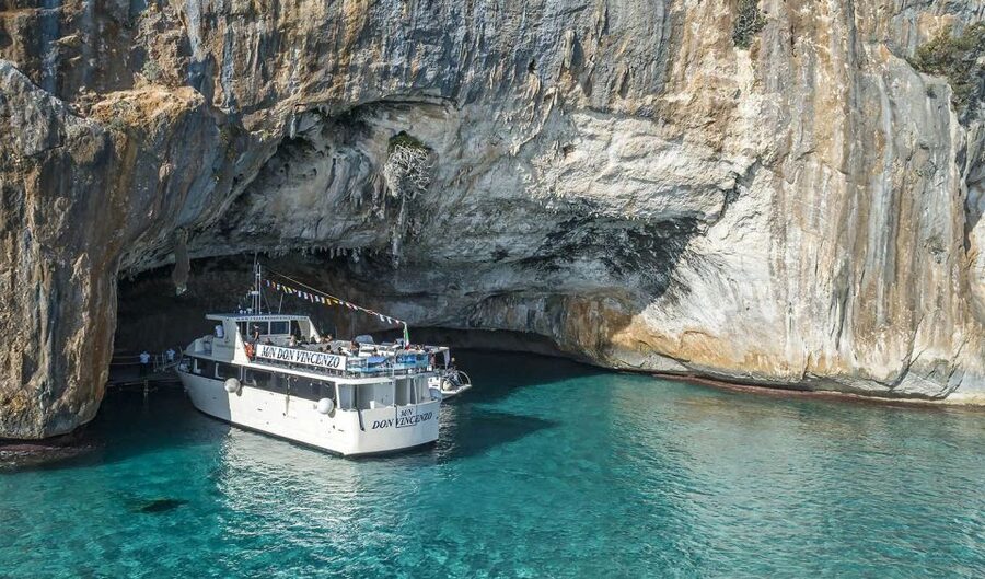 Cala Gonone: Grotta del Bue Marino and Cala Luna Boat Tour - How the 4-hour combo tour actually plays out