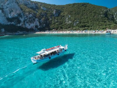Cala Gonone: Guided Boat Tour to Cala Luna Beach - The Boat Experience: Sun Deck, Shade, and an Audioguide