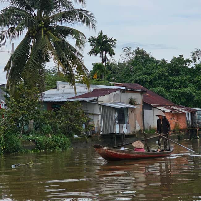 Can Tho: Peaceful Private Boat Ride on the Mekong(No Guide). - Boatman skills and the small extras that turn a ride into a memory