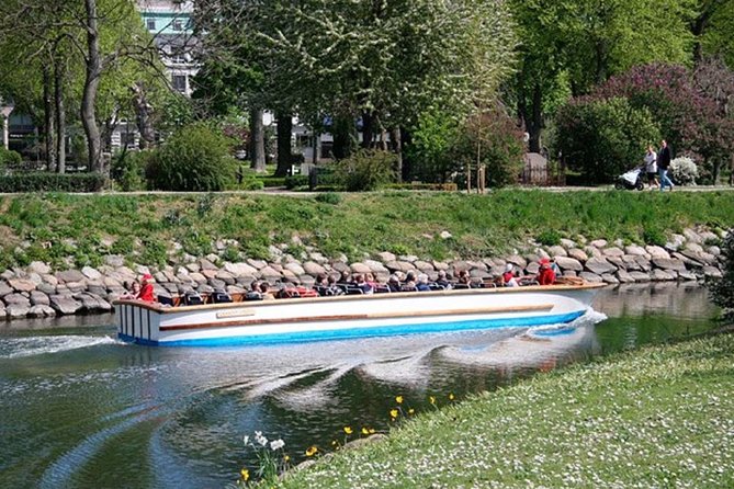 Canal Sightseeing Boat Tour of Malmö - Kungsparken: green space seen from moving water