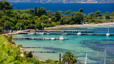 Cannes: Private Boat Trip to Lerins Islands & Cap d'Antibes - Getting on board at Camille Rayon Marina and meeting Philippe