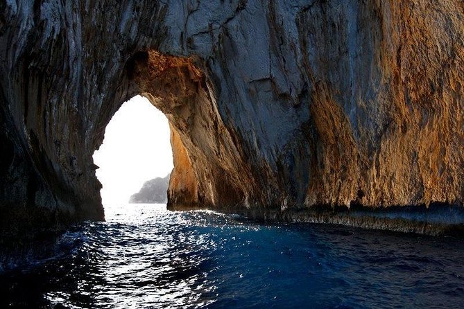 Capri: Boat Tour, Priority Tickets & Blue Grotto (Optional) - Priority tickets and the reality of lines