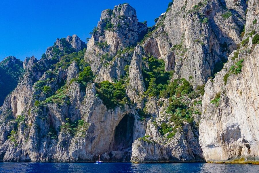Capri: Private Island Boat Tour for Couples - The Boat Experience: Clean, Cozy, and Built for Getting Close