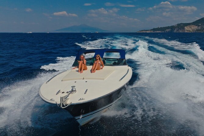 Capri Private luxury Boat Tour - Capri docking and Piazzetta time: what 2 hours on land feels like