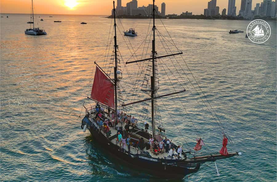 Cartagena, CO: Sunset Skyline Pirate Boat Tour with Drinks - Pirate stories on the water: Cartagena’s conflict through a captain’s voice