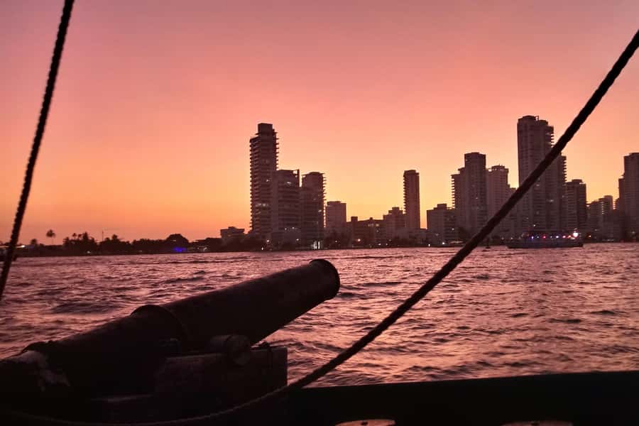 Cartagena, CO: Sunset Skyline Pirate Boat Tour with Drinks - The skyline run: Bocagrande, El Laguito, and Castillo Grande from the deck