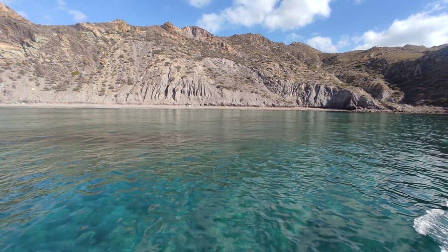 Cartagena: Guided boat tour to Isla de las Palomas - Fatares Beach Cliffs: The Color Stop That Makes People Slow Down
