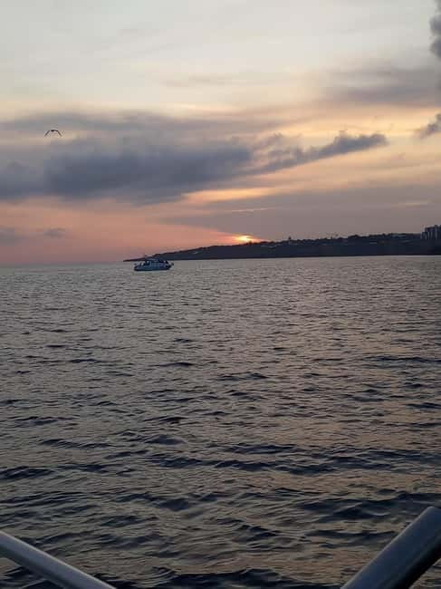 Cascais: Sunset Boat Trip with Welcome Drinks - Price and value: is $46 per person fair for 1.5 hours?
