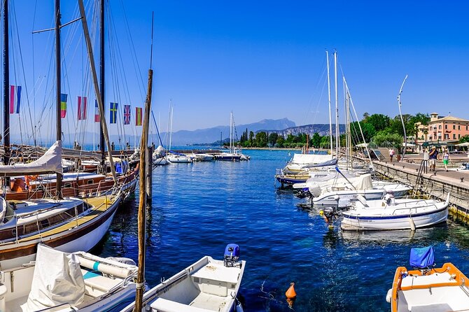 Castles boat tour with Bardolino wine tasting and nibbles - Bardolino wine tasting: how to get the most from the hour