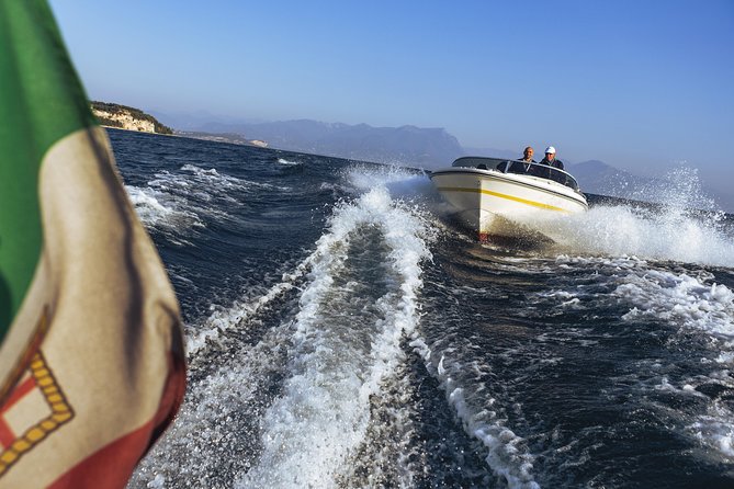 Castles boat tour with Bardolino wine tasting and nibbles - Price and value: what $120.68 buys you on the water