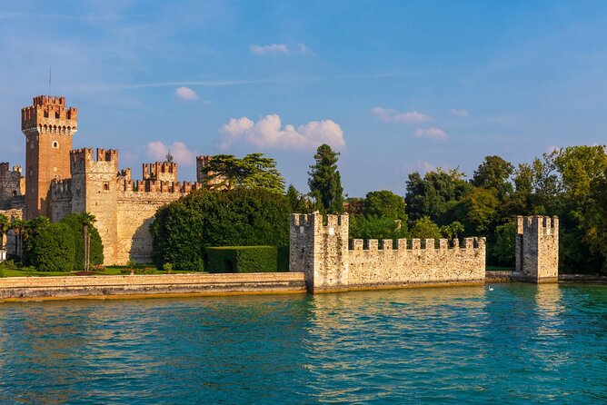 Castles boat tour with Bardolino wine tasting and nibbles - Who this tour is best for (and who should skip it)