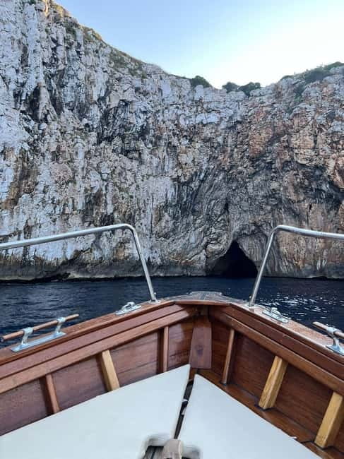CASTRO-MALEPASSO: 3H CAVES BOAT TOUR WITH APERITIVE - Your skipper and guide: why the group size matters