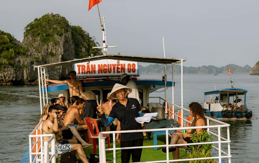 Cat Ba: Lan Ha & Ha Long Bay Kayak & Snorkel Boat Tour - Cruising Lan Ha Bay: Limestone Karsts, Open Water, and Calm Views