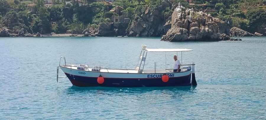 Cefalù: boat ride with swimming and aperitif and snorkeling - Cefalù by gozzo: what this 3-hour boat day is really like