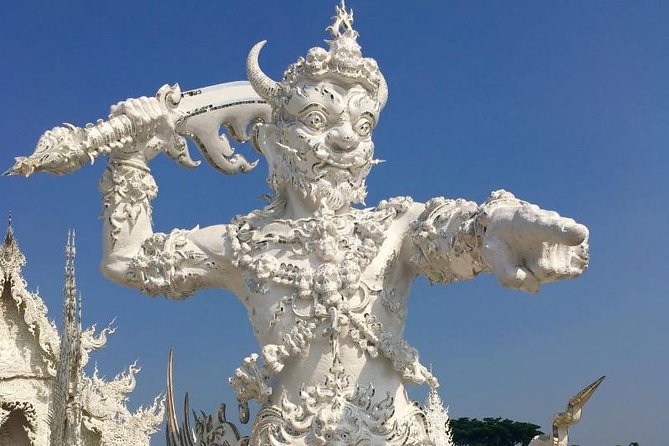 Chiang Mai-Chiang Rai:White-Black-Blue Temple-Golden Triangle-Keren-Boat Trip - Wat Rong Seua Ten (Blue Temple) and the hot-springs break