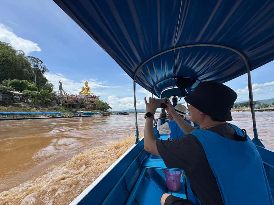 Chiang Rai: Golden Triangle & MaeKhong Private Boat Trip - Don Sao Island stop in Laos: a small taste without passport hassle