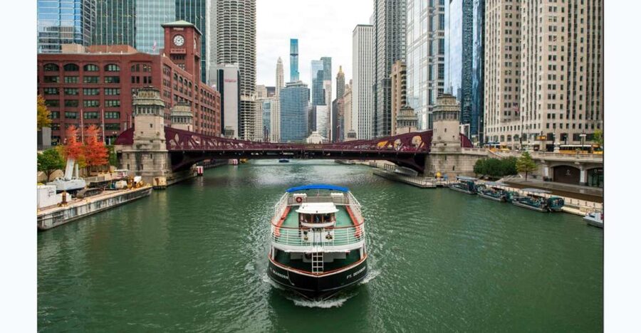 Chicago: Architecture Boat Tour with Drinks - The Landmarks You Glide Past (And How to Notice Them)