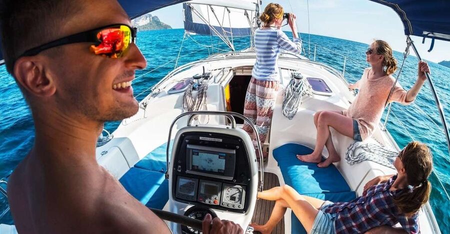 Cinque Terre: 2-Hour Private Boat Tour - Riomaggiore launch: the smartest way to start Cinque Terre