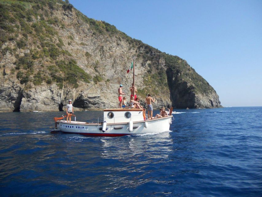 Cinque Terre: 2-Hour Private Boat Tour - Corniglia: the village that feels different at sea level