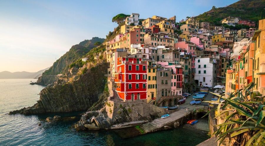 Cinque Terre: 2-Hour Private Boat Tour - Guides make it feel personal: music, history, and photos