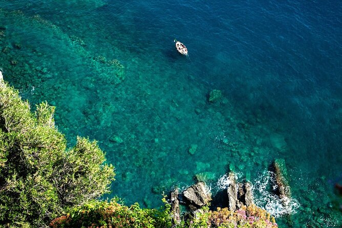 Cinque Terre Hybrid Boat Tour from Monterosso - Stop 5: Riomaggiore for the bend-around-the-coast views