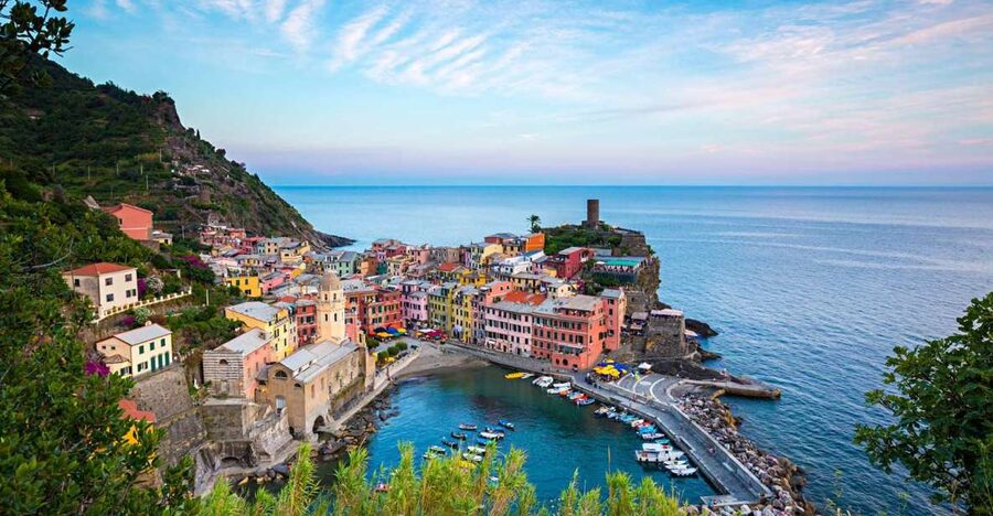 Cinque Terre: Hybrid Boat Tour with Swimming Stop - Why this boat tour works when the trains feel crowded