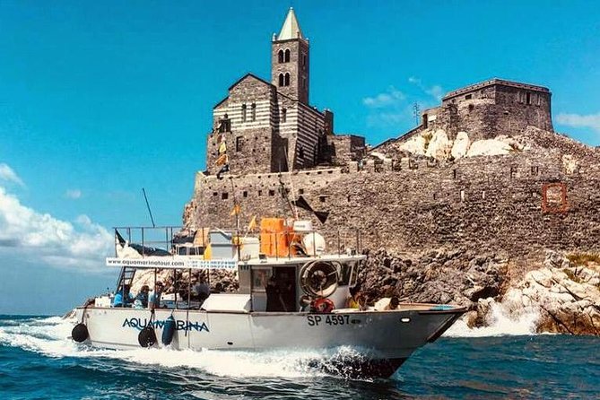 Cinque Terre Lunch boat tour - Lunch on board: local seafood, wine, and the right questions to ask