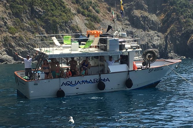 Cinque Terre Lunch boat tour - Crew energy: stories, comfort, and food timing