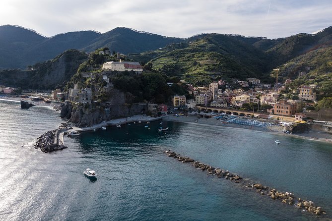 Cinque Terre Private Boat Tour - Captain commentary: Sara, Simone, and Tom make the ride click