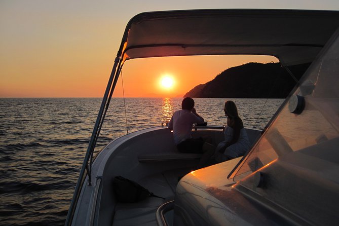 Cinque Terre Sunset Boat Tour Experience - Passing the five villages: how the photo stops actually work