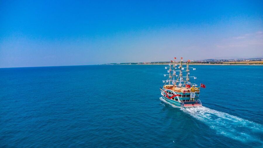 City of Side: All-Inclusive Boat Ride and Foam Party - Food and drinks: what all-inclusive really means on this ship