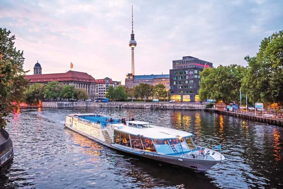CitySightseeing Berlin HOHO Bus- All Lines (A+B) & Boat Tour - Entering Berlin Mode: HOHO Buses With Real Flexibility