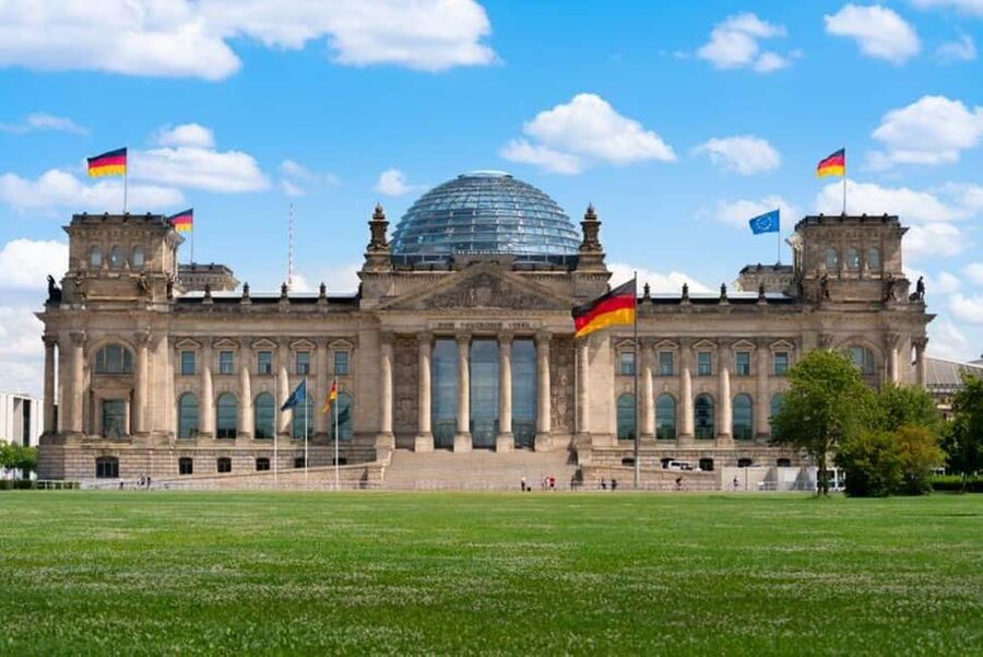 CitySightseeing Berlin HOHO Bus- All Lines (A+B) & Boat Tour - Trendy East Berlin & Wall Tour (B-Tour): A Different Angle on the City