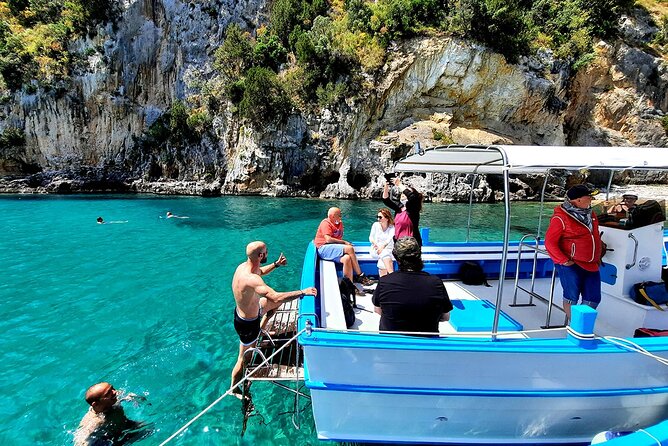 "Classic" Boat Trip to Capo Palinuro - Grotta Marine di Capo Palinuro: the Blue Grotto moment