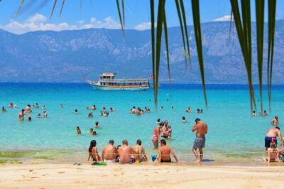Cleopatra Island Boat Trip From Marmaris With Lunch and Drinks - Lunch on the water: BBQ with unlimited soft drinks (and what to expect)