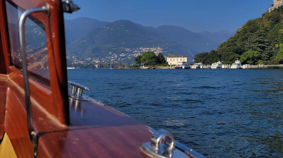 Como Boat experience • Shared Boat Tour with a hot drink - Audio guide in 10 languages: how to get more from the villa pass-bys