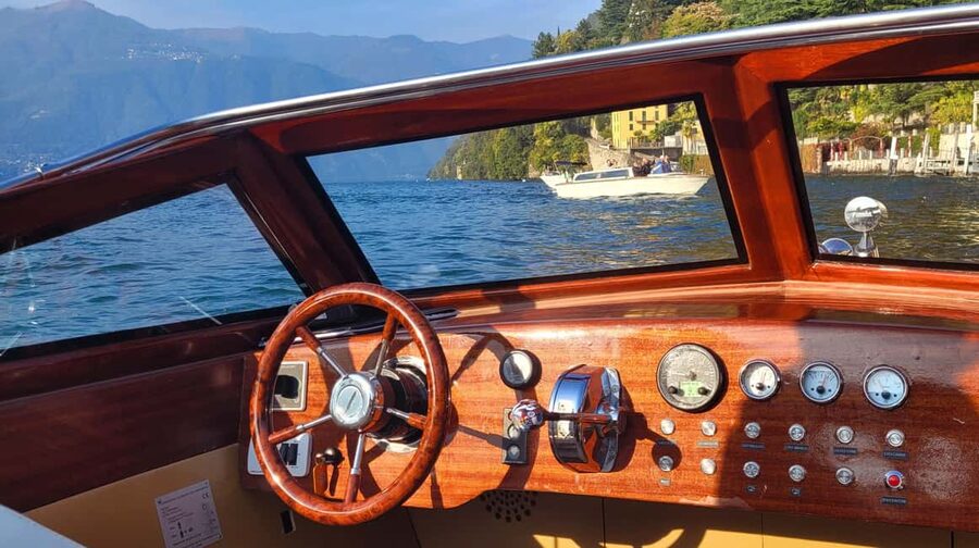 Como Boat experience • Shared Boat Tour with a hot drink - Winter comfort: blankets, hot drink, and what to wear on open water