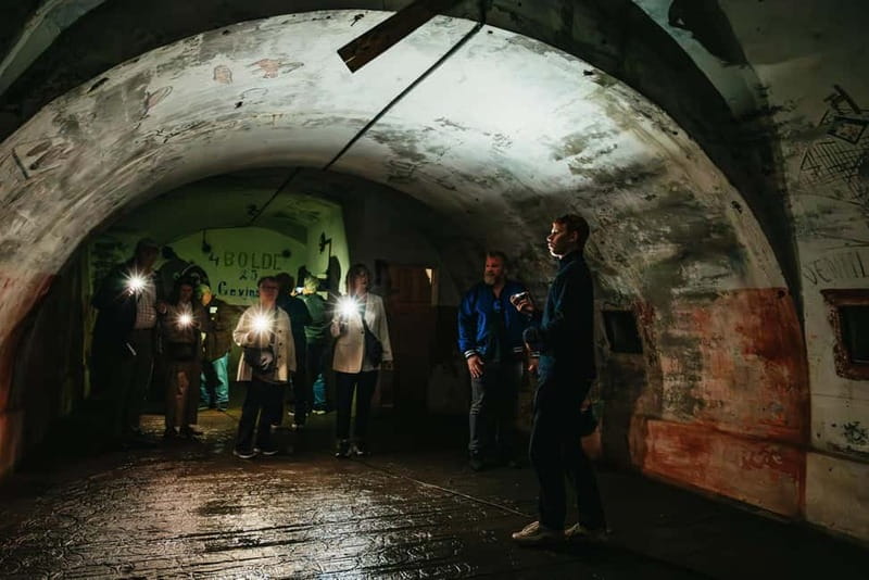 Copenhagen: Old Canals and Hidden Gems Social Boat Tour - Drinks on Board and Comfort Tips for Chilly, Windy Copenhagen