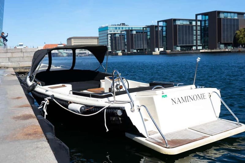 Copenhagen: Private Guided Boat Tour with City Highlights - Oni’s Live Commentary and the Way He Runs the Trip