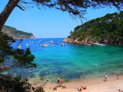 Costa Brava: Boat Ride and Tossa Visit with Hotel Pickup - Lloret de Mar: an easy on-ramp to the coast