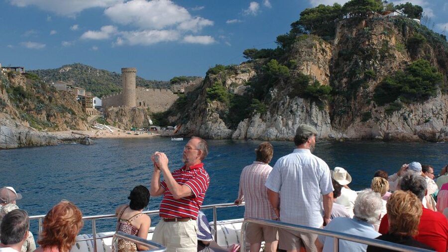 Costa Brava: Boat Ride and Tossa Visit with Hotel Pickup - Why you’ll feel better on a small group (not just cheaper)