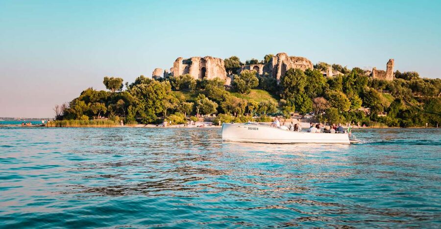Desenzano del Garda: Sunset Boat Trip at Sunset with Drink - Key things to know before you go