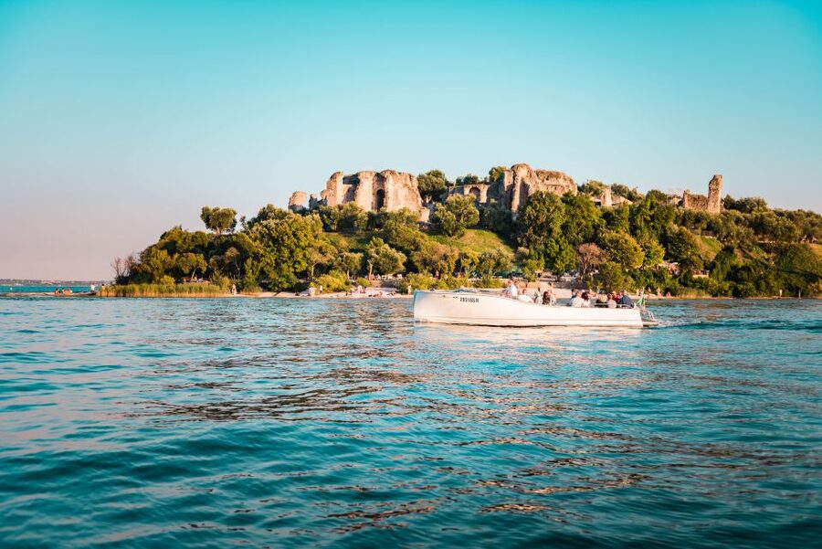 Desenzano del Garda: Sunset Boat Trip at Sunset with Drink - What the 75 minutes feels like once you’re onboard
