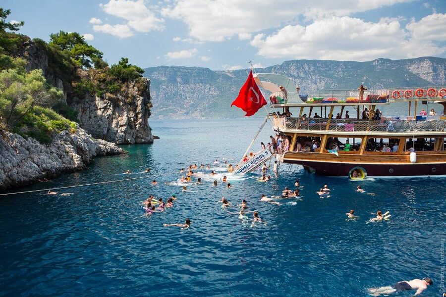 Didim/Altinkum: Lazy Day Boat Trip w/BBQ Lunch - Snorkeling and water fun: what’s actually included