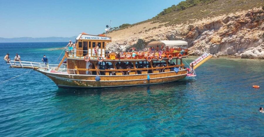 Didim/Altinkum: Lazy Day Boat Trip w/BBQ Lunch - Your wooden boat setup: sun lounges, shade, and space to breathe