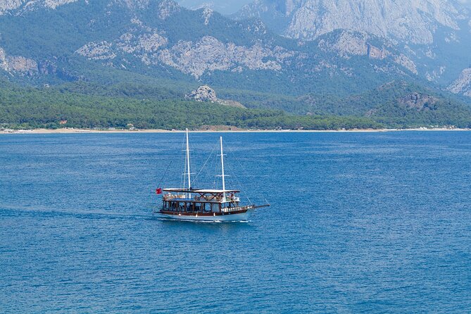 Dolphin Island Boat Trip – Swim, Sun & Lunch Included - The Gulet Cruise Experience: Views, Music, and How Crowded It Gets