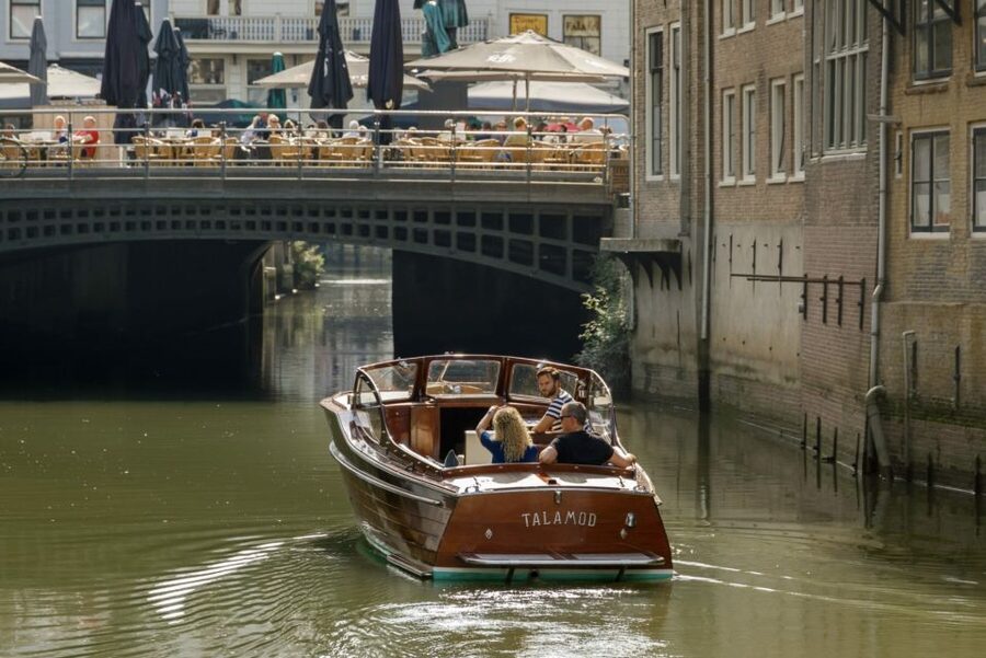 Dordrecht: City Walking Tour with Boat Ride - Who this tour suits best (and who should look elsewhere)