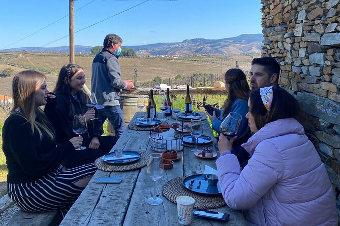 DOURO VALLEY: Lunch in a winery, tastings & 1-h private boat tour - Finishing with aged Port: how the day lands